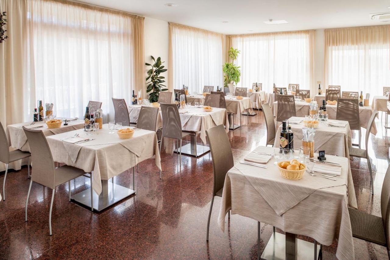 Hotel Virginia Diano Marina Bagian luar foto